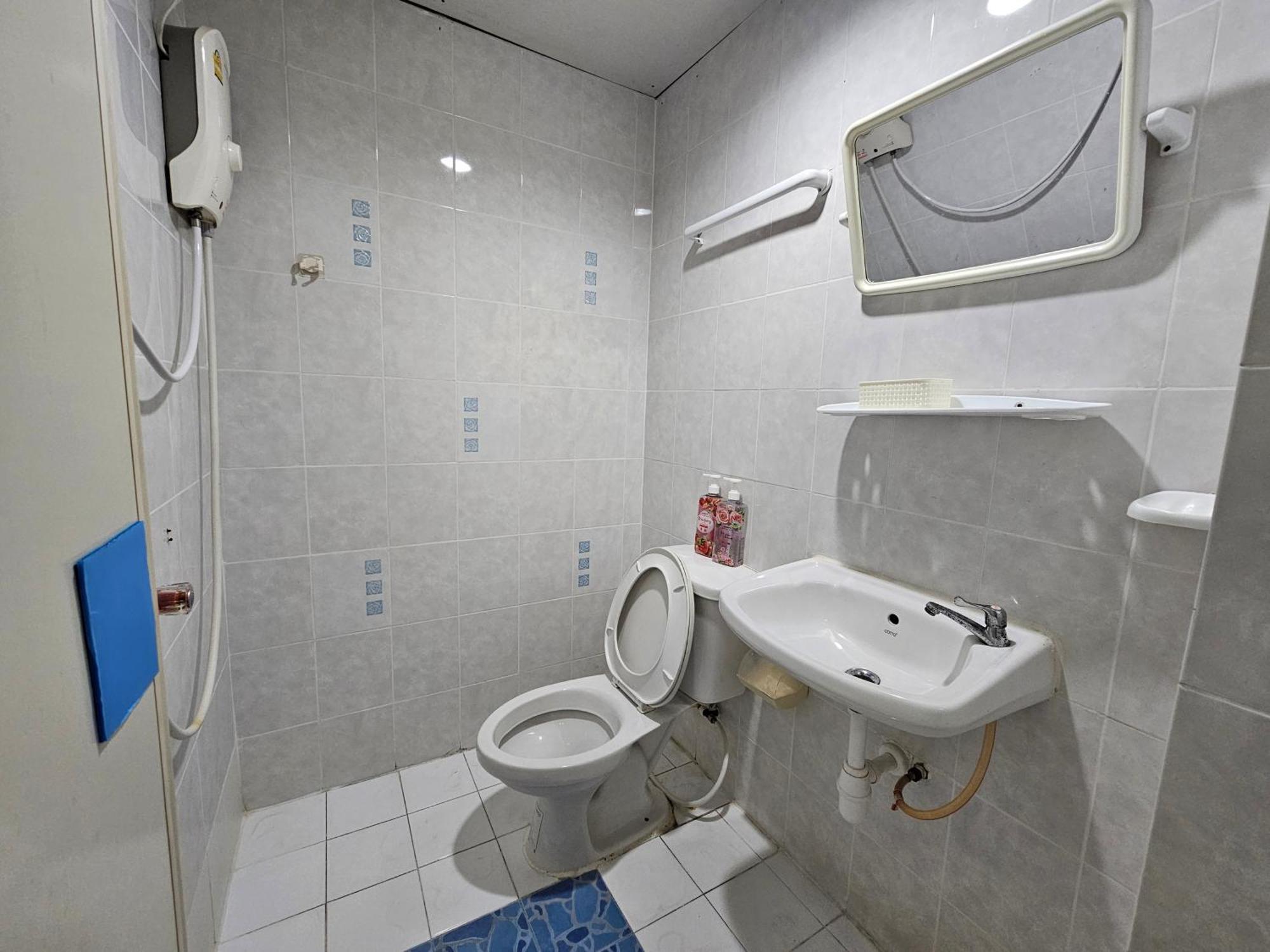 Si Fah At Bangsaen Hotel Ban Rong Khoei エクステリア 写真