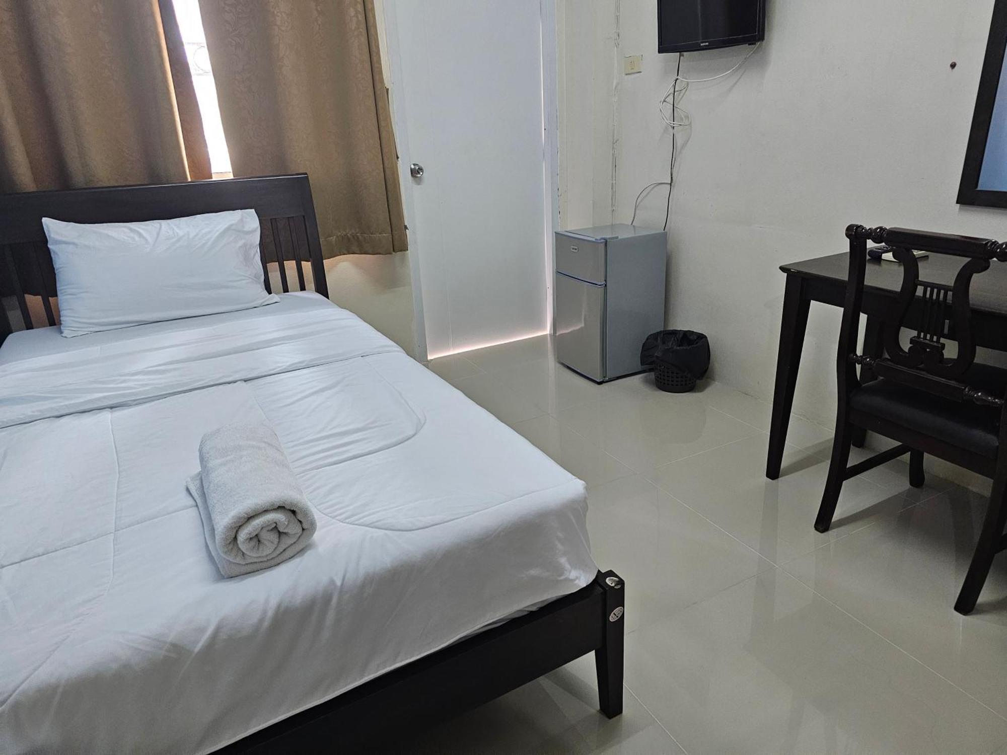 Si Fah At Bangsaen Hotel Ban Rong Khoei エクステリア 写真