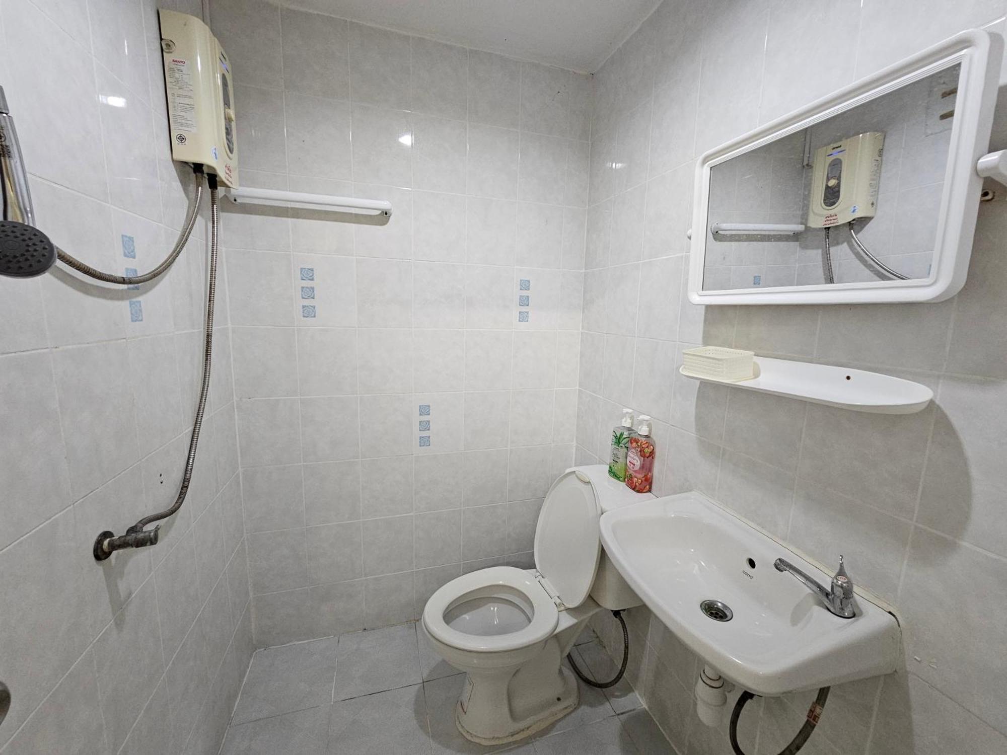 Si Fah At Bangsaen Hotel Ban Rong Khoei エクステリア 写真