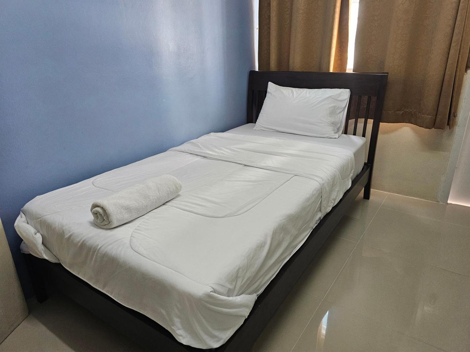 Si Fah At Bangsaen Hotel Ban Rong Khoei エクステリア 写真