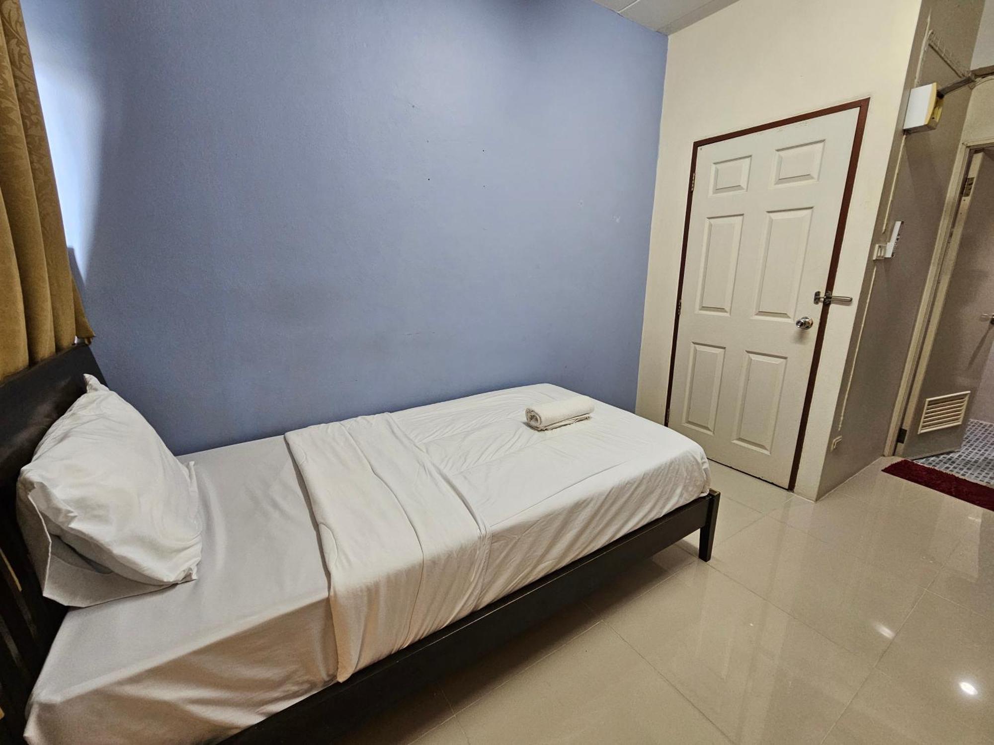 Si Fah At Bangsaen Hotel Ban Rong Khoei エクステリア 写真