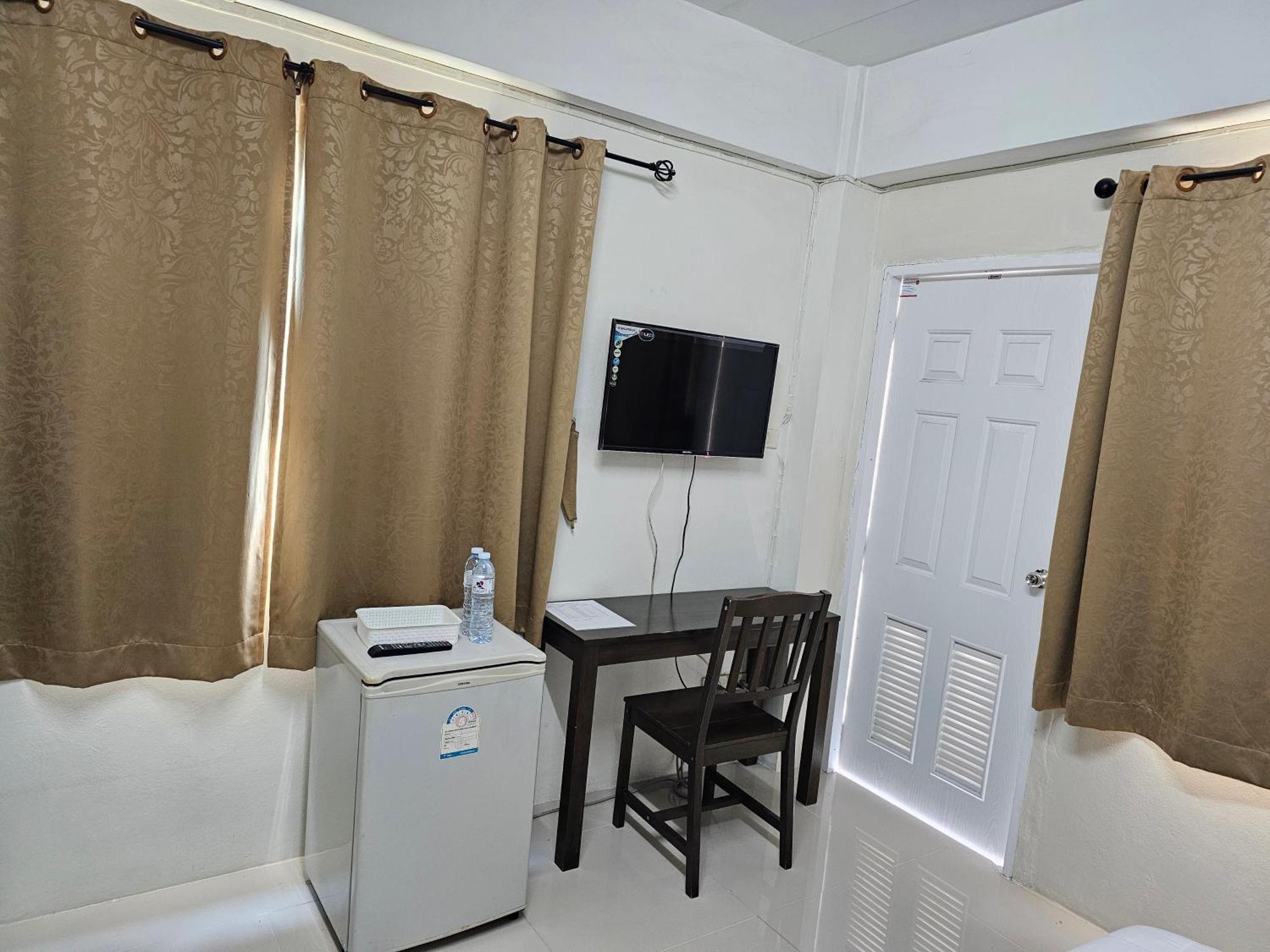 Si Fah At Bangsaen Hotel Ban Rong Khoei エクステリア 写真