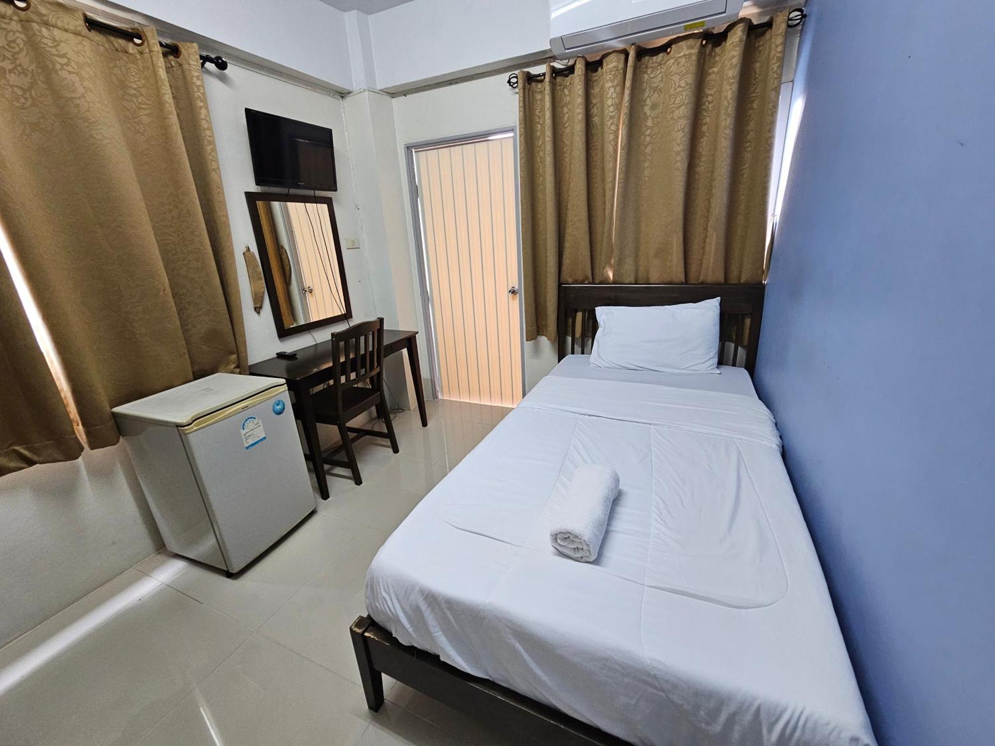 Si Fah At Bangsaen Hotel Ban Rong Khoei エクステリア 写真