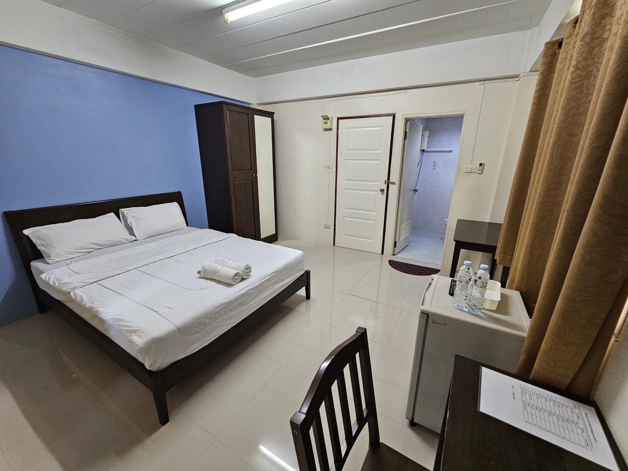 Si Fah At Bangsaen Hotel Ban Rong Khoei エクステリア 写真