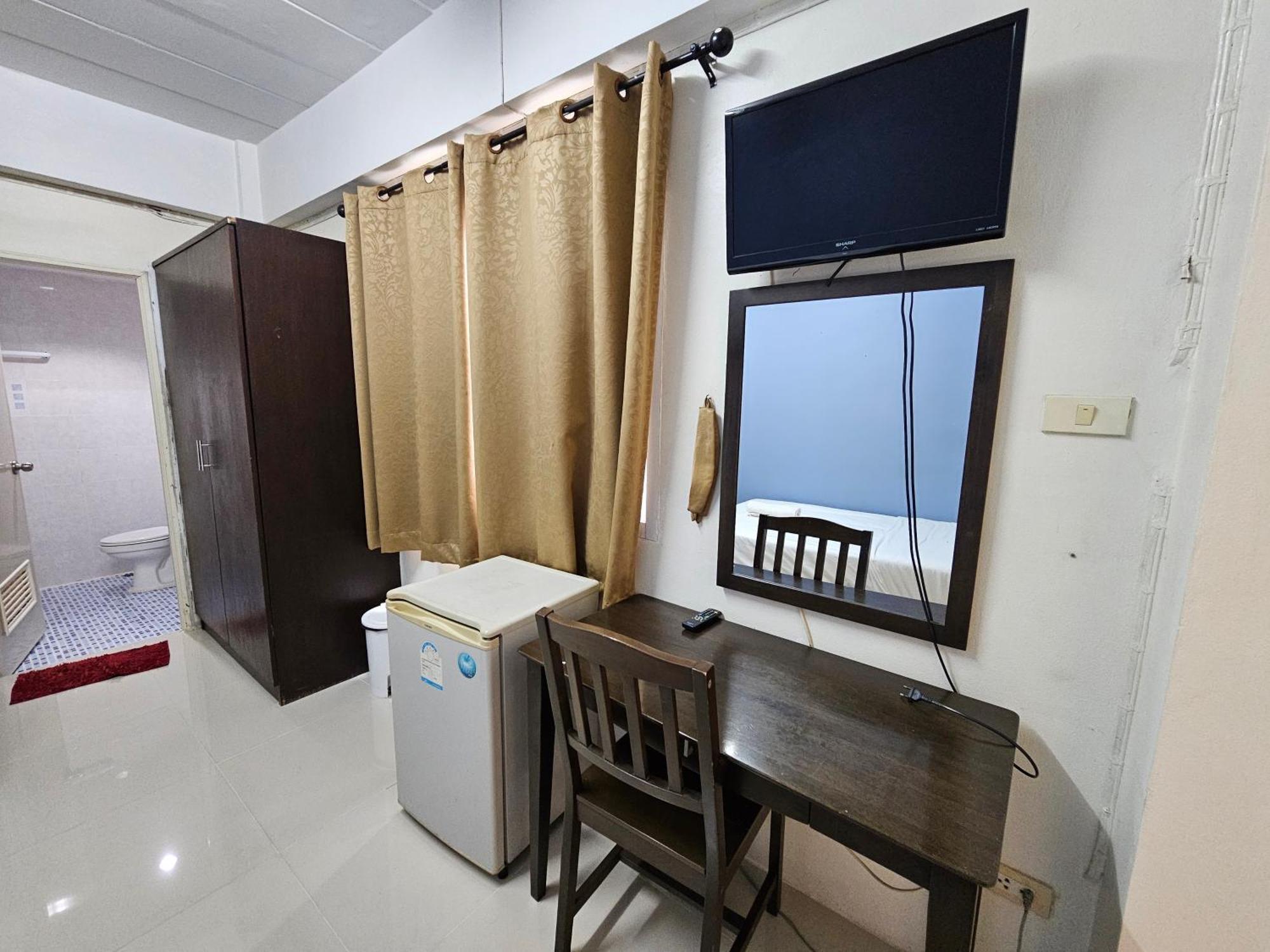 Si Fah At Bangsaen Hotel Ban Rong Khoei エクステリア 写真