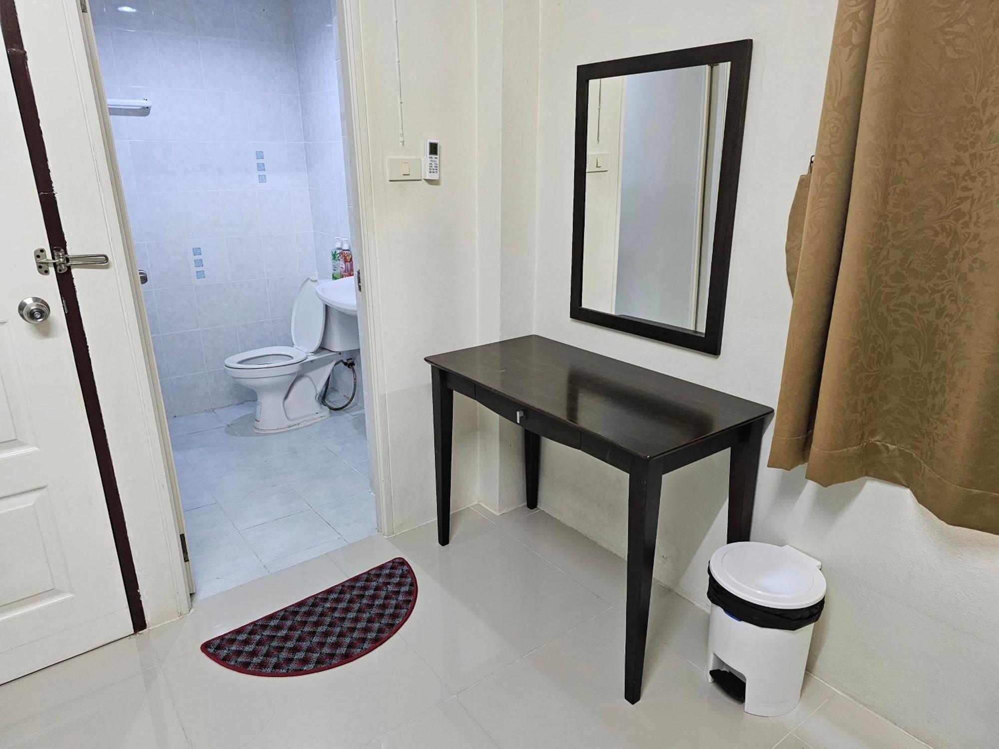 Si Fah At Bangsaen Hotel Ban Rong Khoei エクステリア 写真