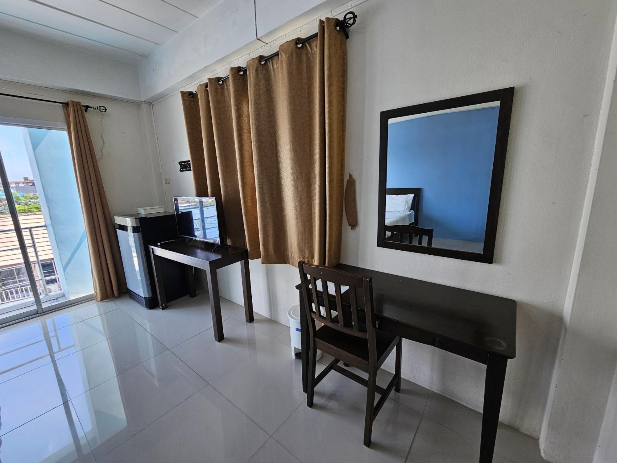 Si Fah At Bangsaen Hotel Ban Rong Khoei エクステリア 写真