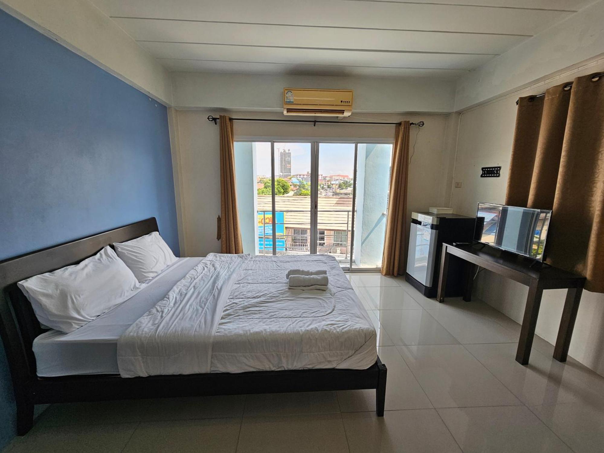 Si Fah At Bangsaen Hotel Ban Rong Khoei エクステリア 写真